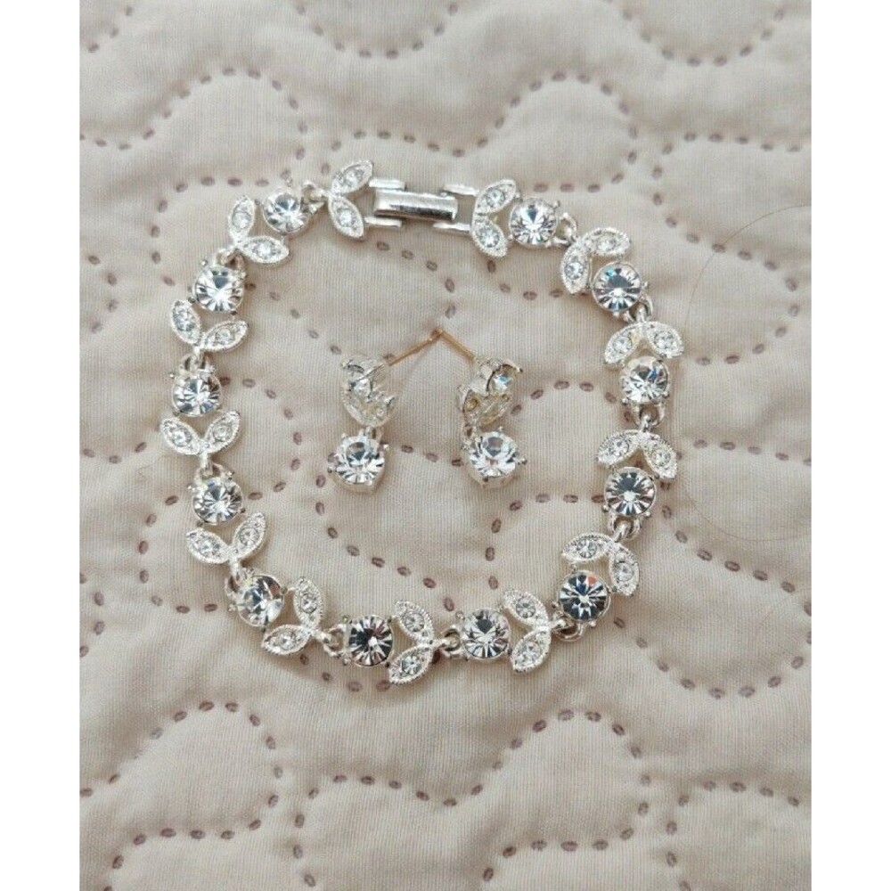 NAPIER Silvertone Rhinestone Bracelet And Earrings